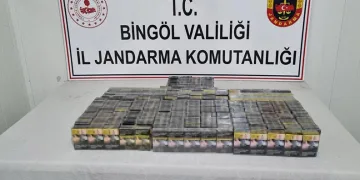 Falezlerden denize uçan araca ulaşıldı, kayıp sürücü aranıyor