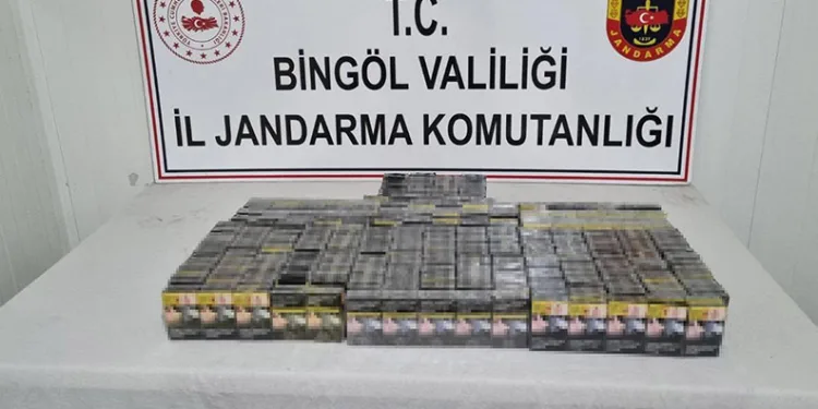 Falezlerden denize uçan araca ulaşıldı, kayıp sürücü aranıyor