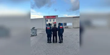 Falezlerden denize uçan araca ulaşıldı, kayıp sürücü aranıyor