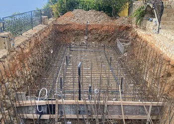 Araç içinde tabancayla vurularak ölen kadın toprağa verildi
