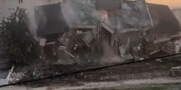 Tek katlı evde çıkan yangın ekiplerce söndürüldü