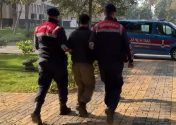 Seyir halindeki cip alev aldı