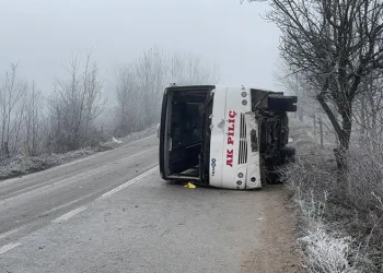 Kaza yapan araca başka otomobil çarptı: 2 ölü