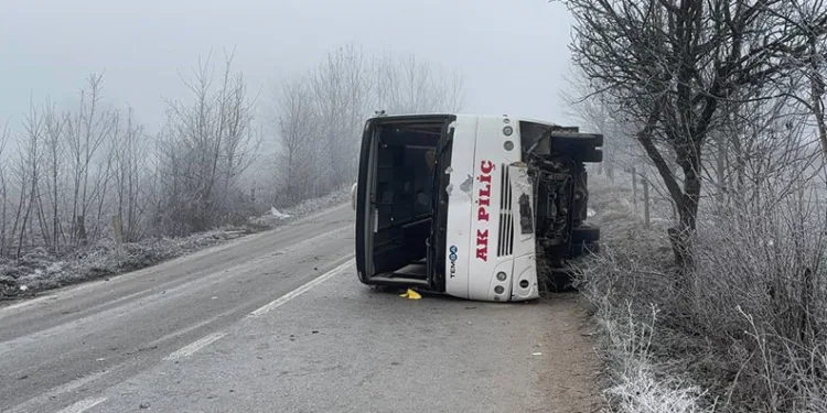 Kaza yapan araca başka otomobil çarptı: 2 ölü