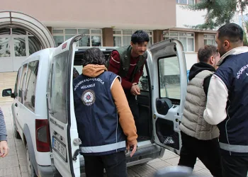 Kesinleşmiş 11 yıl cezası bulunan firariyi jandarma yakaladı