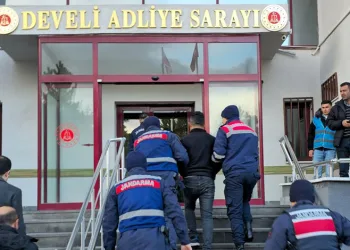 Müşteri gibi geldiler, çilingir sofrasını bedavaya getirdiler