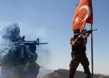 Falezlerden denize uçan araca ulaşıldı, kayıp sürücü aranıyor