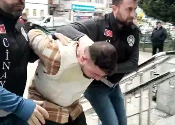 İlk kez ceza yedi, ceza makbuzuyla hatıra fotoğrafı çektirdi