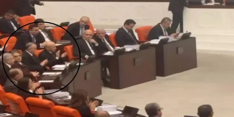 Hama’da muhaliflerden şükür namazı