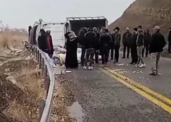 Elindeki cisimle araçları çizdi, rahat tavırları ‘pes’ dedirtti