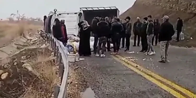 Elindeki cisimle araçları çizdi, rahat tavırları ‘pes’ dedirtti