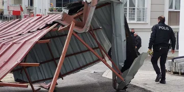 Bursa’da otomobiller kafa kafaya çarpıştı: 4 yaralı