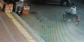 Van’da refüje çarpan otomobilin sürücüsü yarandı