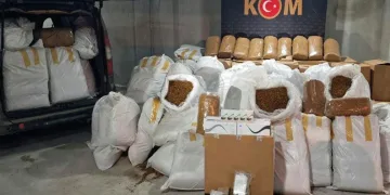 Araç içinde tabancayla vurularak ölen kadın toprağa verildi