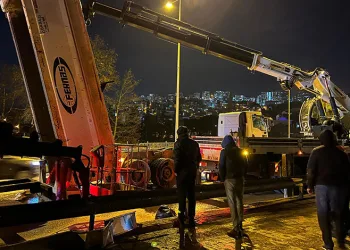 Çorlu’da apartman yangını: Balkonda mahsur kalan şahsı itfaiye kurtardı