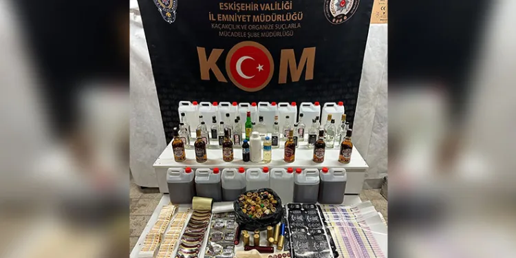 “Küfürlü konuşma” diye uyardığı kişiler kafeye tabancayla ateş etti