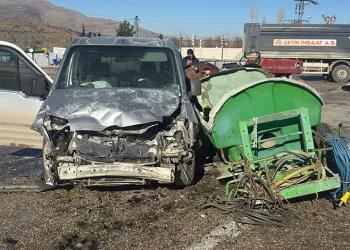 Seyir halindeki cip alev aldı