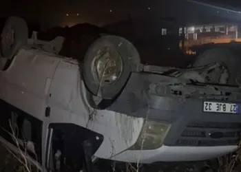 Yüksekova’da kontrolden çıkan minibüs takla attı: 7 yaralı
