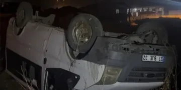 Yüksekova’da kontrolden çıkan minibüs takla attı: 7 yaralı