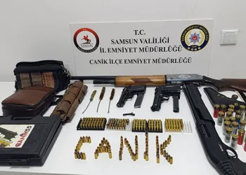 Samsun’da bir evde çok sayıda silah ve mühimmat ele geçirildi