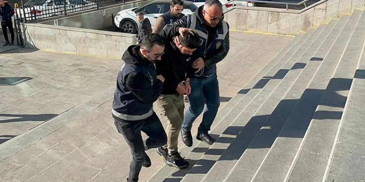 127 yıl kesinleşmiş hapis cezası bulunan cezaevi firarisi yakalandı