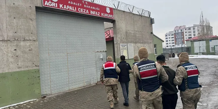 Hırsızlıktan kesinleşmiş 46 yıl hapis kararı vardı, polisten kaçamadı
