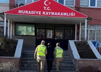 Tek katlı evde çıkan yangın ekiplerce söndürüldü