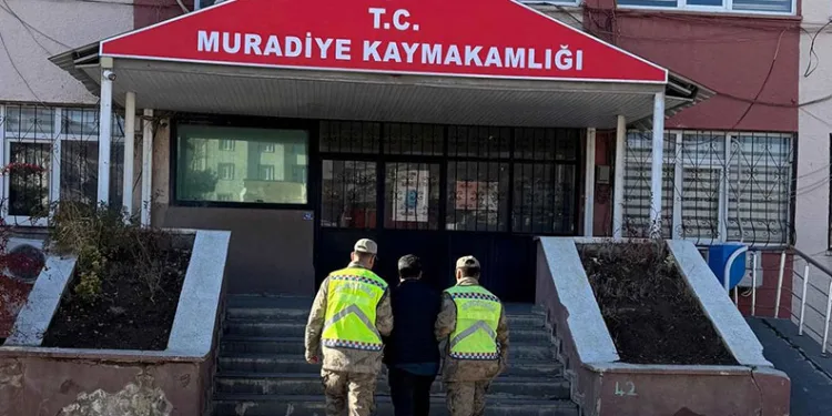 Tek katlı evde çıkan yangın ekiplerce söndürüldü