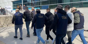 Kayınpederini öldürüp, eşini ve 3 kişiyi yaralayan şahsa müebbet ve 10,5 yıla kadar hapis cezası talebi