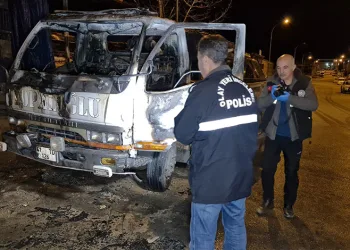 Müşteri gibi geldiler, çilingir sofrasını bedavaya getirdiler