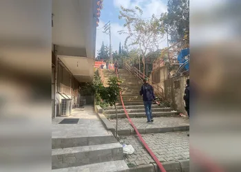 Falezlerden denize uçan araca ulaşıldı, kayıp sürücü aranıyor