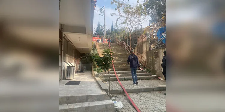 Falezlerden denize uçan araca ulaşıldı, kayıp sürücü aranıyor