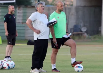 Bursaspor’un rakibi Karşıyaka’da Mustafa Reşit Akçay krizi