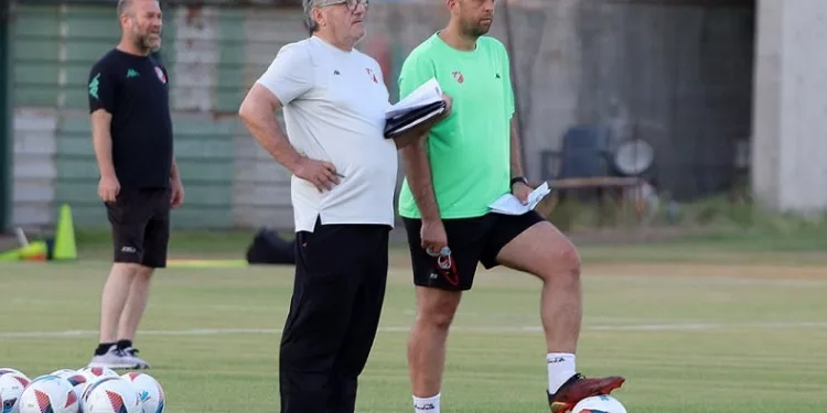 Bursaspor’un rakibi Karşıyaka’da Mustafa Reşit Akçay krizi