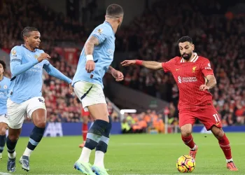 Liverpool, şampiyonluk yarışındaki en büyük rakibini saf dışı bıraktı