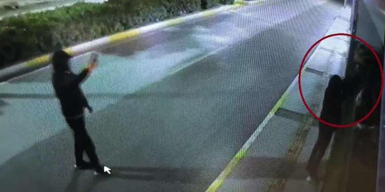Biri kurşunladı diğeri video çekti