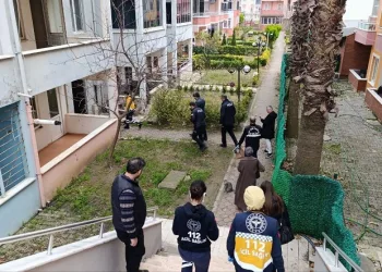 Komşularının haber alamadığı adam çöp dolu evde ölü bulundu