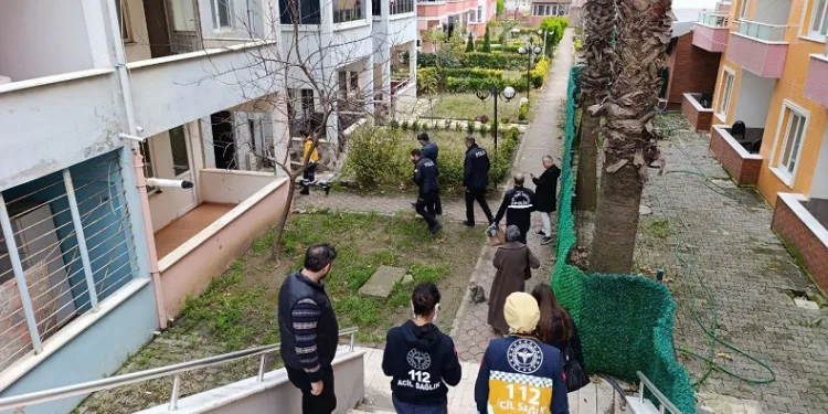 Komşularının haber alamadığı adam çöp dolu evde ölü bulundu