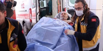 Eski kayınpederini sokak ortasında tabancayla vurdu