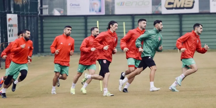 Bursaspor’un bu haftaki rakibi Karşıyaka’da Onur ve Cenk Ahmet’e af çıkmadı