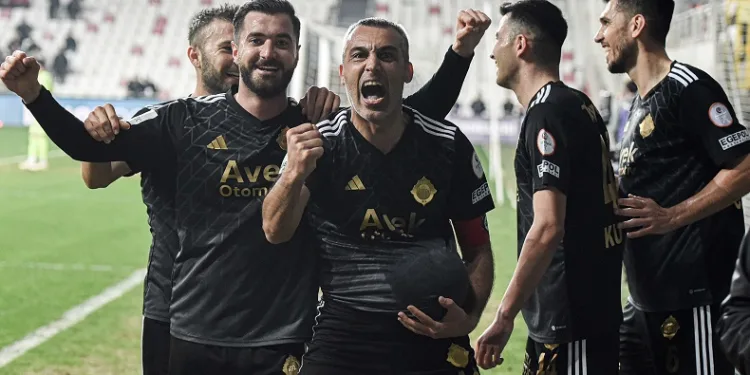 Altay’ın en golcüsü 43 yaşındaki Murat Uluç