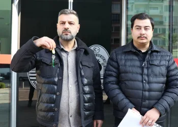 Denizlispor kulüp anahtarlarından biri belediyeye, diğeri valiliğe bırakıldı