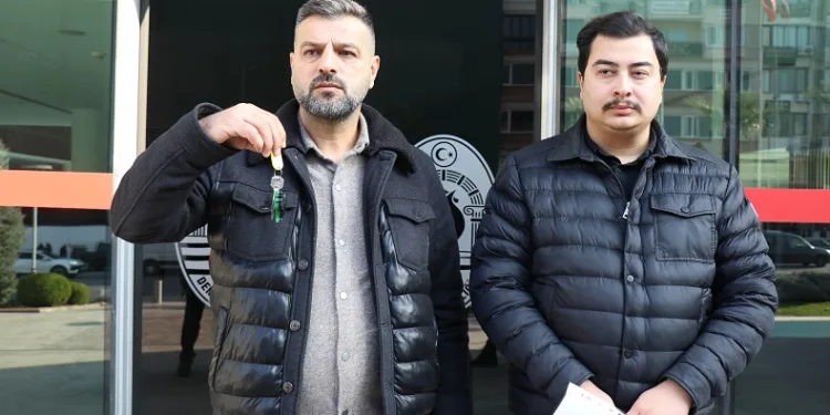 Denizlispor kulüp anahtarlarından biri belediyeye, diğeri valiliğe bırakıldı
