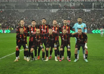 Taraftarıyla rekor kıran Eskişehirspor, liderlik koltuğuna oturdu
