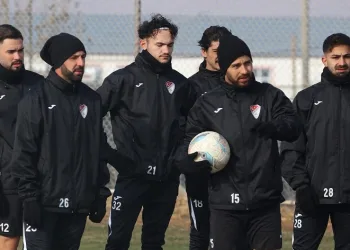 Elazığspor, Mersin’e 19 futbolcuyla gitti