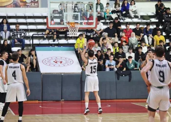 Sakarya Büyükşehir Basket sezonun ilk yarısını seyircisi önünde kapatıyor