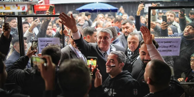 Serdal Adalı, Köyiçi’nde Beşiktaşlı taraftarlarla buluştu