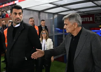 Volkan Demirel, Şenol Güneş’in elini sıkmadı