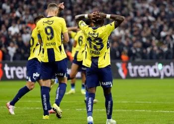 Fenerbahçe ligin ilk yarısında geçtiğimiz sezonun gerisinde kaldı