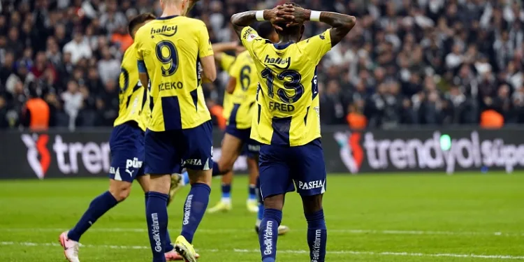 Fenerbahçe ligin ilk yarısında geçtiğimiz sezonun gerisinde kaldı